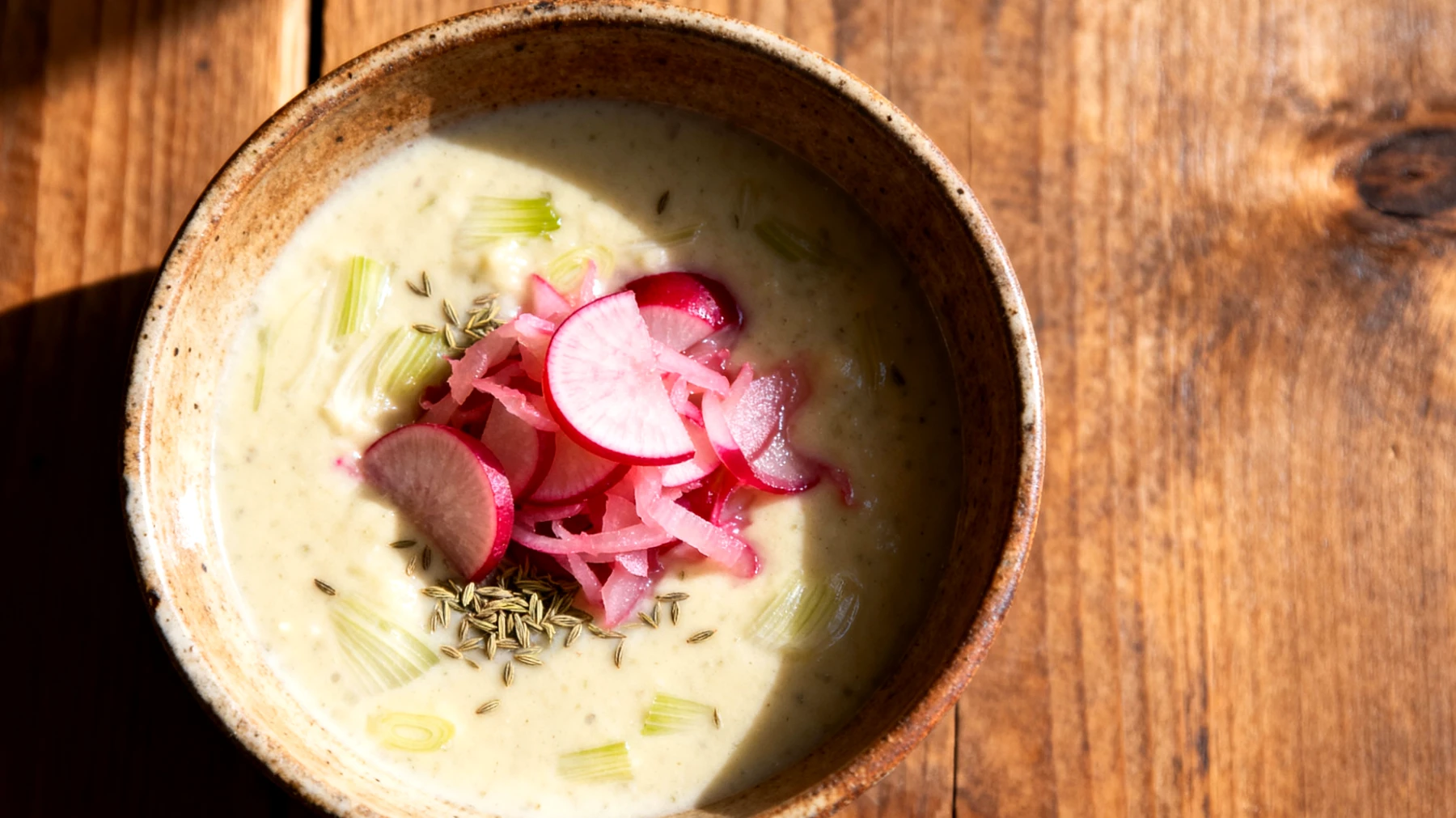 Fenchel-Kümmel-Suppe mit fermentierten Rüben"